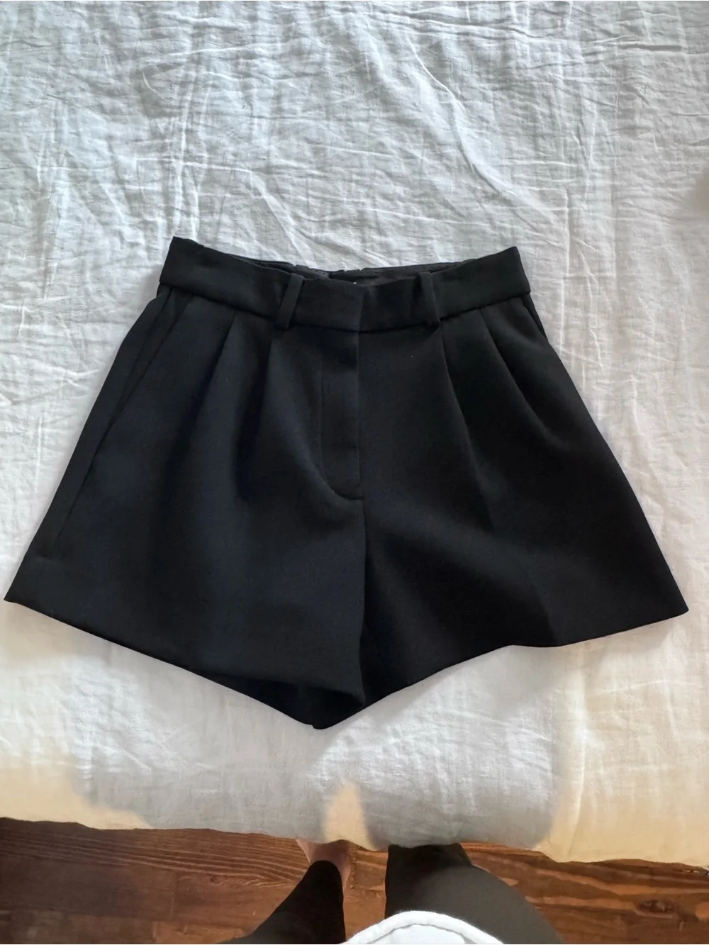 Aritzia Babaton Black Pleated Mini Shorts